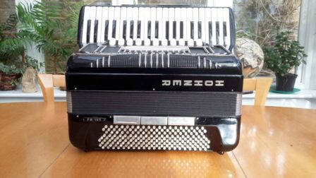 Hohner FB185 - 41key-185 bass 9-row-free bass accordion