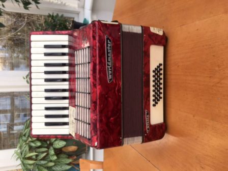 Worldmaster - 26key/32 Bass Piano Accordion - (Used)
