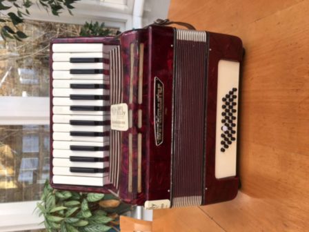 Worldmaster - 26key/32 Bass Piano Accordion - (Used)
