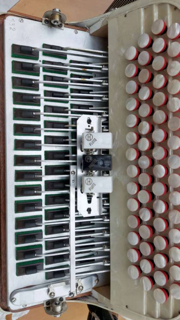 Crucianelli 41button80bass (5)-1200
