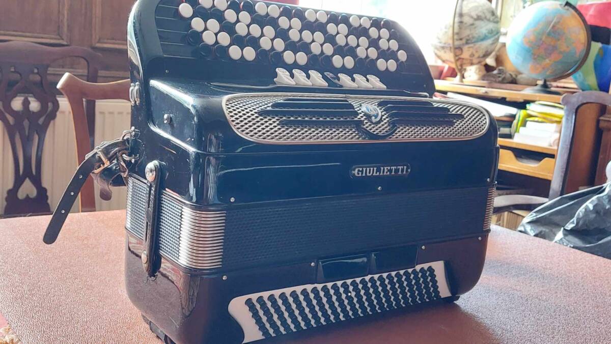 Giulietti Button 47-120 (10)