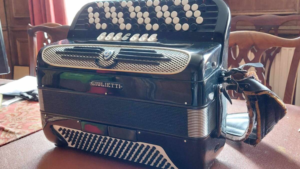 Giulietti Button 47-120 (11)