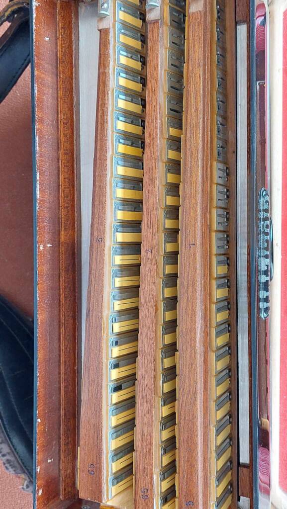 Giulietti Button 47-120 (6)