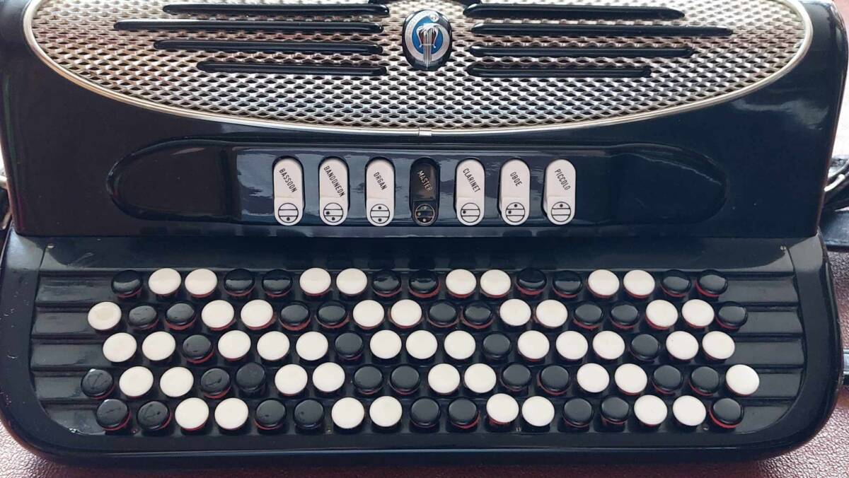 Giulietti Button 47-120 (8)