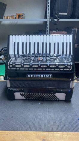 Guerrini - 37key/96 Bass Piano Accordion - with C System Free bass convertor £2995