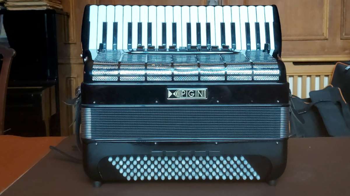 Pigini 37 key-1200 Pigini 37-key 120 bass