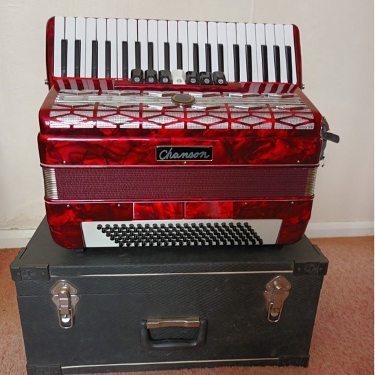 Red Chanson accordion