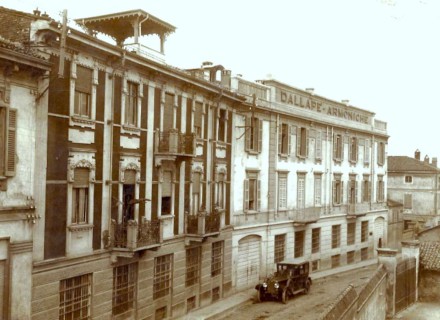The palatial frontage of the Dallapé factory in Stradella in the 1920s