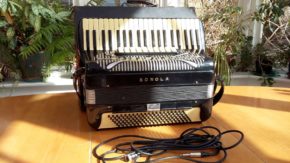 Sonola - 41 key/120 Bass Piano Accordion - (Used)  £1200