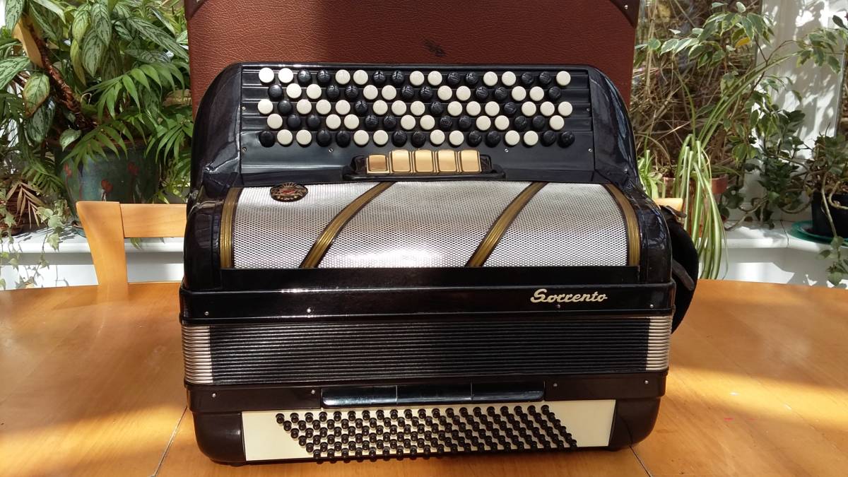 Sorrento button accordion 48buttons120bass