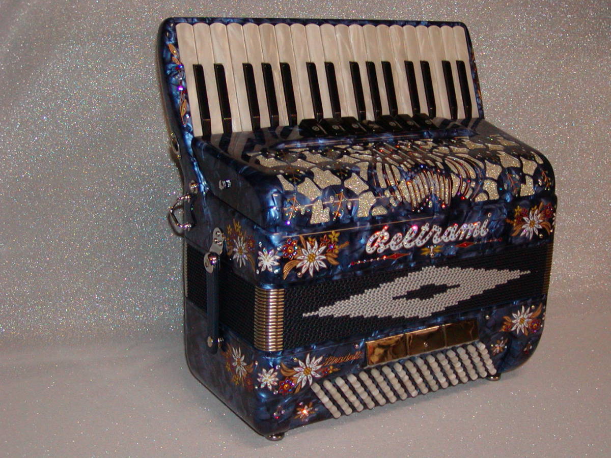 A professional popular-sized model for adults and older children with 3 sets of hand-made treble reeds of which 1 set is in cassotto. Available in a full range of colours. Model shown in Italian Blue.
